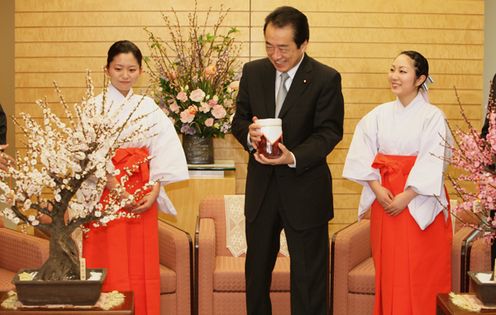Photograph of the Prime Minister receiving a courtesy call from members of the 