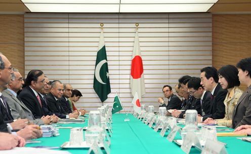 Photograph of the Japan-Pakistan Summit Meeting 2