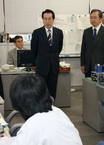 Photograph of the Prime Minister giving encouragement to the MOFA staff 2