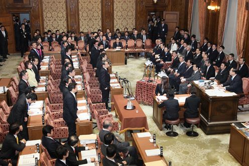 Photograph of voting at the meeting of the Budget Committee of the House of Representatives
