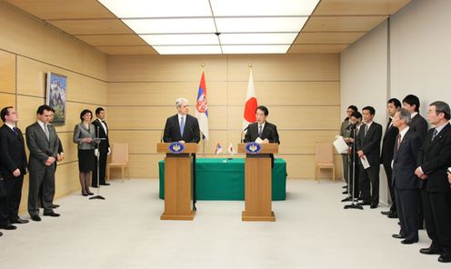 Photograph of the leaders attending a joint press announcement