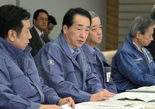 Photograph of the Prime Minister speaking at the Headquarters for Emergency Disaster Response 1