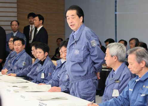 Photograph of the Prime Minister speaking at the Headquarters for Emergency Disaster Response 4