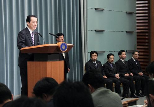 Photograph of the Prime Minister holding a press conference 2