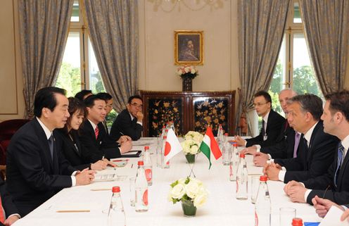 Photograph of the Japan-Hungary Summit Meeting