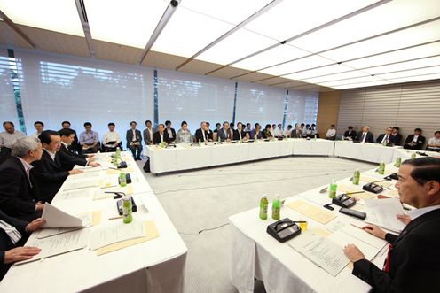 Photograph of the meeting of the Reconstruction Design Council in Response to the Great East Japan Earthquake