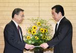 Photograph of the Prime Minister receiving a letter of request from Governor Sato of Fukushima Prefecture