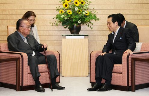 Photograph of the Prime Minister holding talks with US Senator Inouye