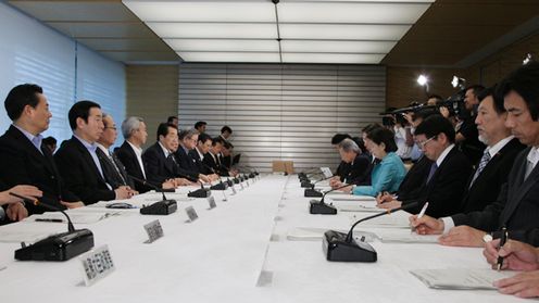 Photograph of the Prime Minister delivering the closing address at the meeting of the Headquarters for the Reconstruction from the Great East Japan Earthquake