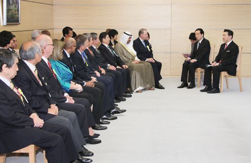 Photograph of the Prime Minister receiving a courtesy call from IOC President Jacques Rogge and others 2