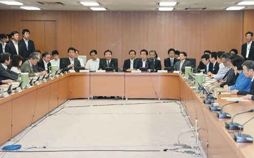 Photograph of the Prime Minister delivering an address at the meeting of the Tax Commission 2