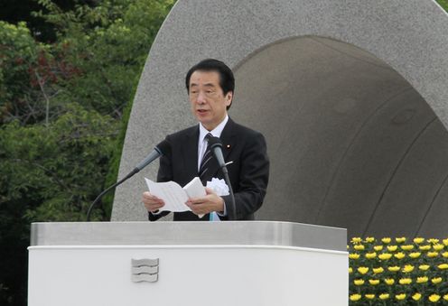 Photograph of the Prime Minister delivering an address at the Hiroshima Peace Memorial Ceremony