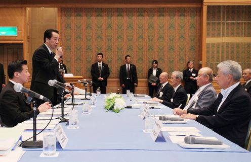 Photograph of the Prime Minister attending the Meeting to Listen to Requests by Representatives of Atomic Bomb Victims