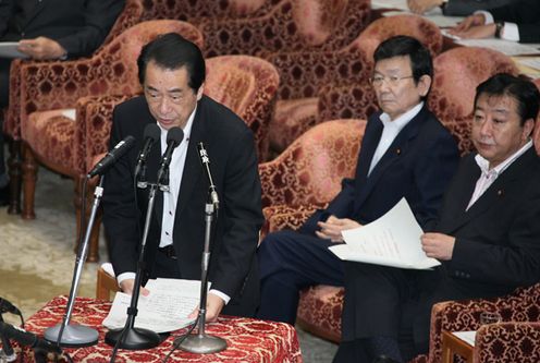 Photograph of the Prime Minister answering questions at the meeting of the House of Representatives Committee on Audit and Oversight of Administration 1