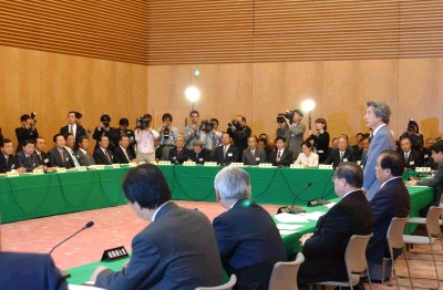 Prime Minister Attends Meeting of Prefectural Governors
