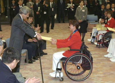 Prime Minister Koizumi Honors the Japanese Paralympic Team 
