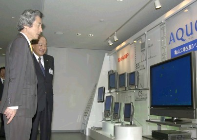 Prime Minister Koizumi visits Factories in Mie and Kyoto  Prefectures