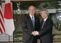 Photograph of Prime Minister Koizumi and President Bush shaking hands before the Japan-US Summit Meeting