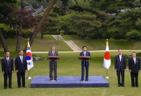 Photograph of Prime Minister Koizumi and President Roh at the joint press conference