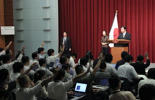 Photograph of the Prime Minister's press conference 3