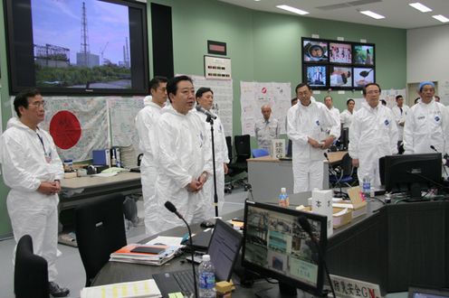 Photograph of the Prime Minister giving words of encouragement to the personnel at the TEPCO Fukushima Daiichi Nuclear Power Station