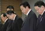 Photograph of the Prime Minister offering a silent prayer at the joint meeting of the Headquarters for the Reconstruction from the Great East Japan Earthquake, the Emergency Disaster Response Headquarters, and the Nuclear Emergency Response Headquarters 1