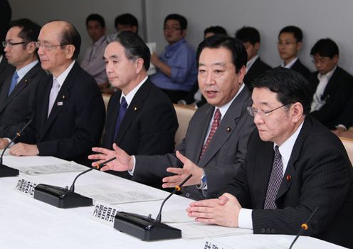 Photograph of the Prime Minister delivering an address at the meeting of the Headquarters for the Reconstruction from the Great East Japan Earthquake 2