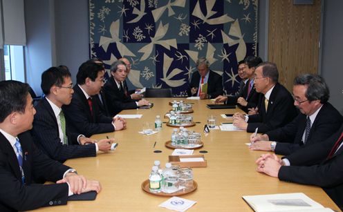 Photograph of Prime Minister Noda meeting with Secretary-General of the United Nations Ban Ki-moon