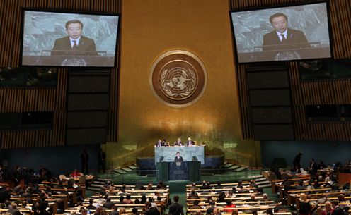 Photograph of Prime Minister Noda delivering an address at the General Debate 3