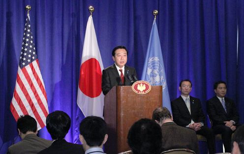 Photograph of Prime Minister Noda holding a press conference 1