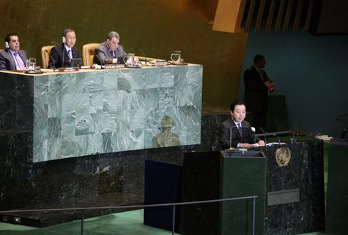 Photograph of Prime Minister Noda delivering a speech at the United Nations High-Level Meeting on Nuclear Safety and Security 2