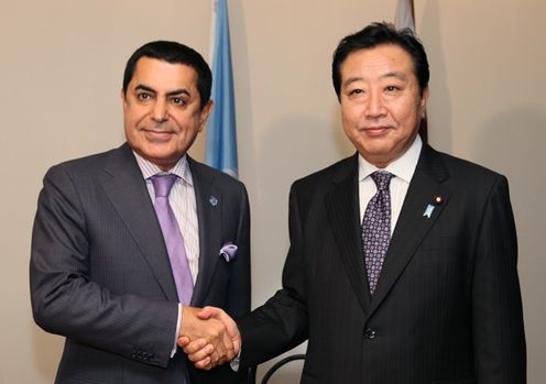 Photograph of Prime Minister Noda shaking hands with President of the United Nations General Assembly Nassir Abdulaziz Al-Nasser
