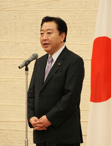 Photograph of the Prime Minister receiving a courtesy call from the Japanese National Team for WorldSkills International 2