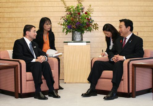 Photograph of Prime Minister Noda receiving a courtesy call from UNWTO Secretary-General Taleb D. Rifai