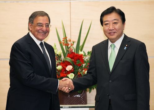 Photograph of Prime Minister Noda shaking hands with Secretary of Defense of the United States of America Leon E. Panetta