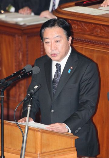 Photograph of the Prime Minister answering questions at the plenary session of the House of Representatives 2