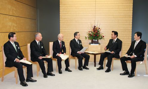 Photograph of the Prime Minister meeting with Governor Yuhei Sato and others of Fukushima Prefecture