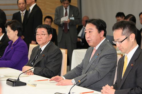 Photograph of the Prime Minister delivering an address at the meeting of the Headquarters of the Government and Ruling Parties for Social Security Reform 1