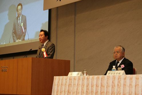 Photograph of the Prime Minister delivering an address at the Meeting of the Nippon Keidanren Board of Directors 3