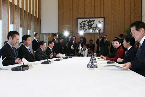 Photograph of the Prime Minister at the meeting of the Ministerial Committee on the Formulation of the Budget 2