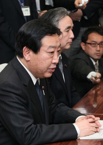 Photograph of the Prime Minister having talks with Governor Yuhei Sato of Fukushima Prefecture 1