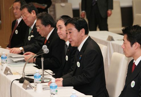 Photograph of the Prime Minister making a remark at a meeting of the Council for Reconstructing Fukushima