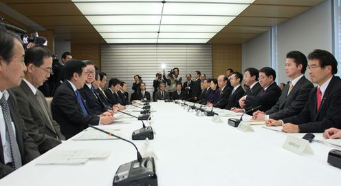 Photograph of the Prime Minister attending the meeting of the Ministerial Council on Monthly Economic Report and Other Relative Issues 3