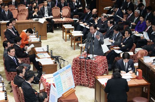 Photograph of the Prime Minister answering questions at the meeting of the Budget Committee of the House of Representatives 2