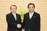 Photograph of the Prime Minister attending a commemorative photograph session with the newly appointed Minister of State (for Disaster Management, New Public Commons, Measures for Declining Birthrates, and Gender Equality) 1