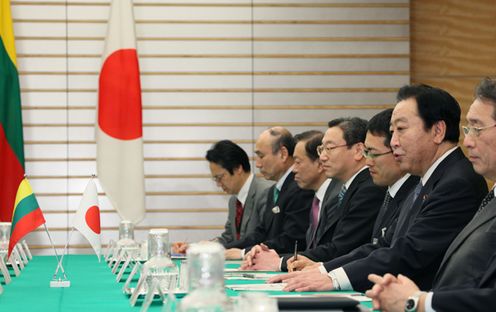 Photograph of Prime Minister Noda holding a meeting with Prime Minister of the Republic of Lithuania Andrius Kubilius 1