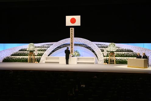 Photograph of the Prime Minister delivering an address at the Ceremony to Commemorate the First Anniversary of the Great East Japan Earthquake 1