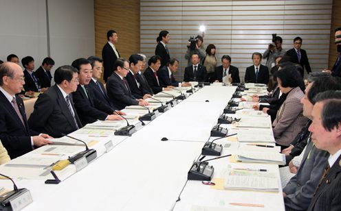 Photograph of the Prime Minister delivering an address at the meeting of the Council for Gender Equality 2