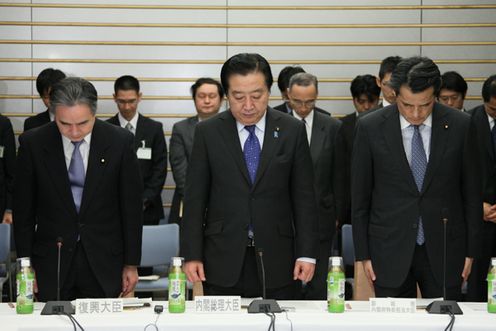 Photograph of the Prime Minister offering a silent prayer at the meeting of the Reconstruction Promotion Committee 1