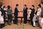 Photograph of the Prime Minister receiving a proposal from Governor of Hiroshima Prefecture Hidehiko Yuzaki 1